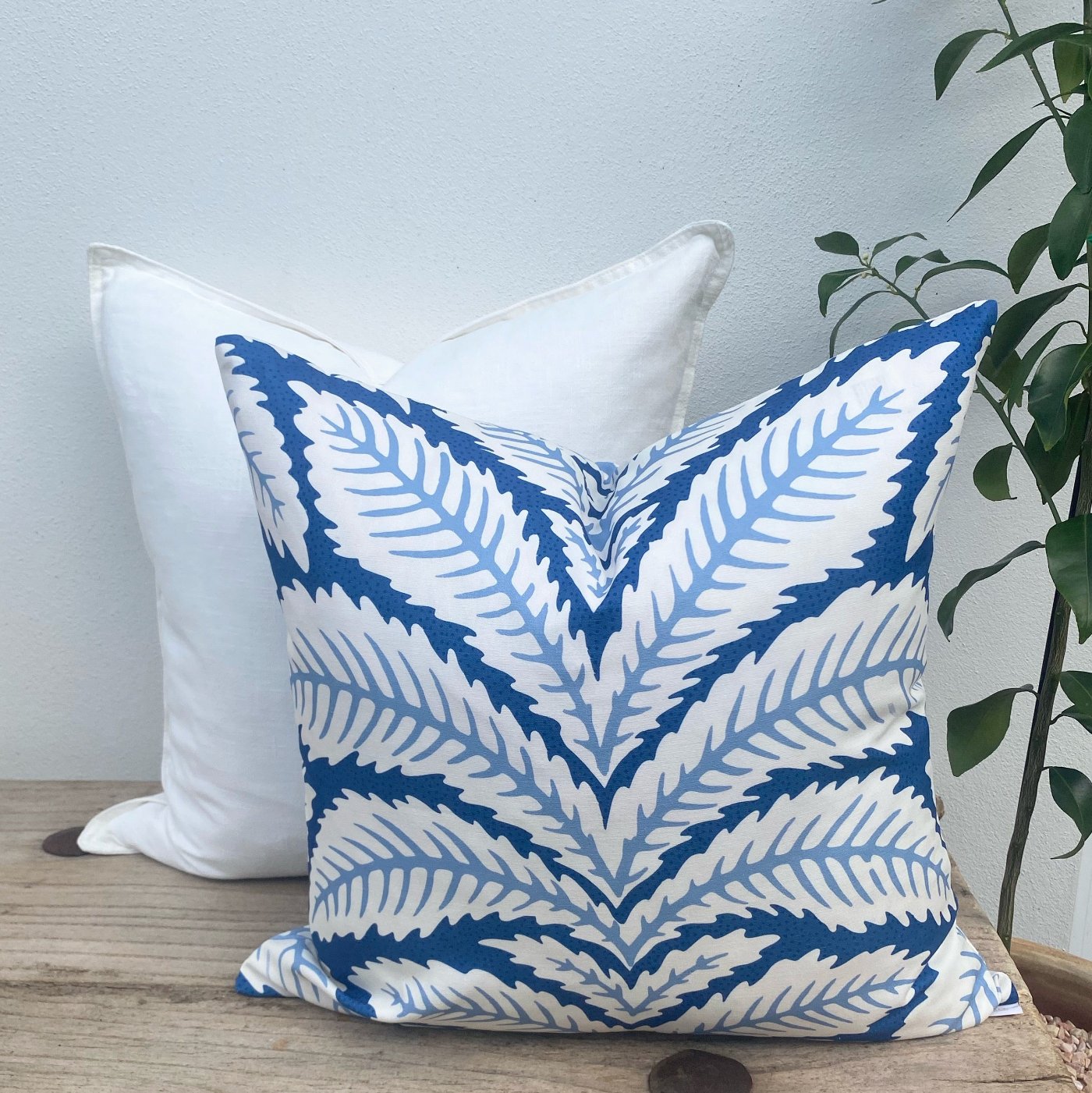 Blue-and-white-Hamptons-cushion-set