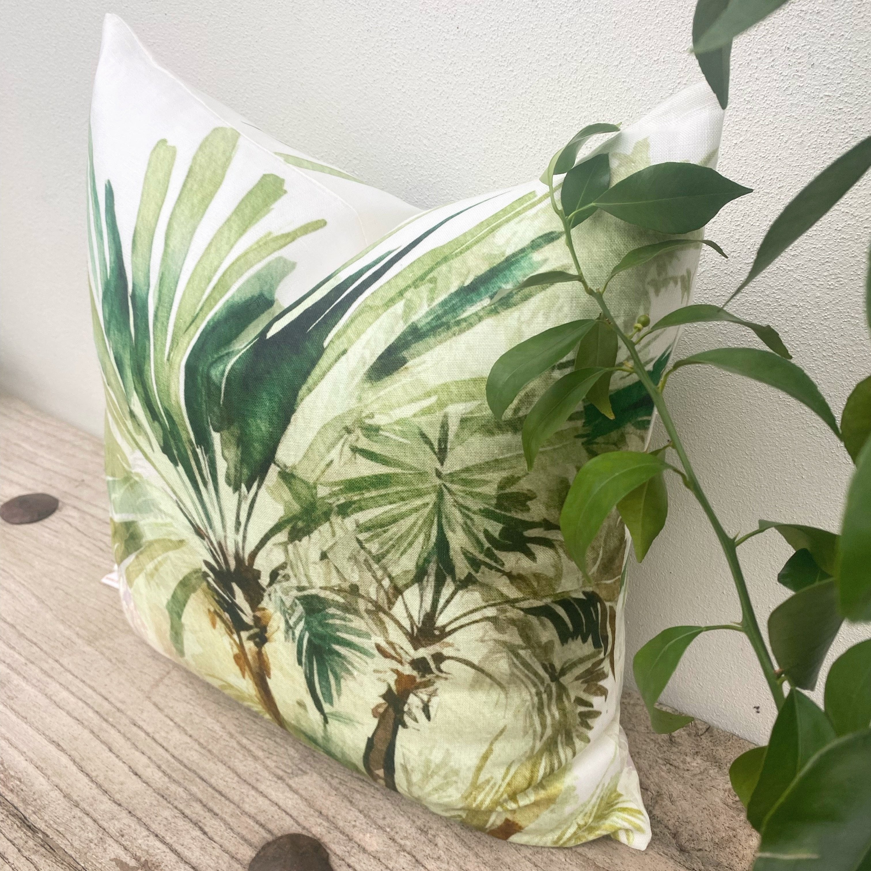 Stunning  Luxury French Linen 45 x 45 cm Green Palm Tree Cushion