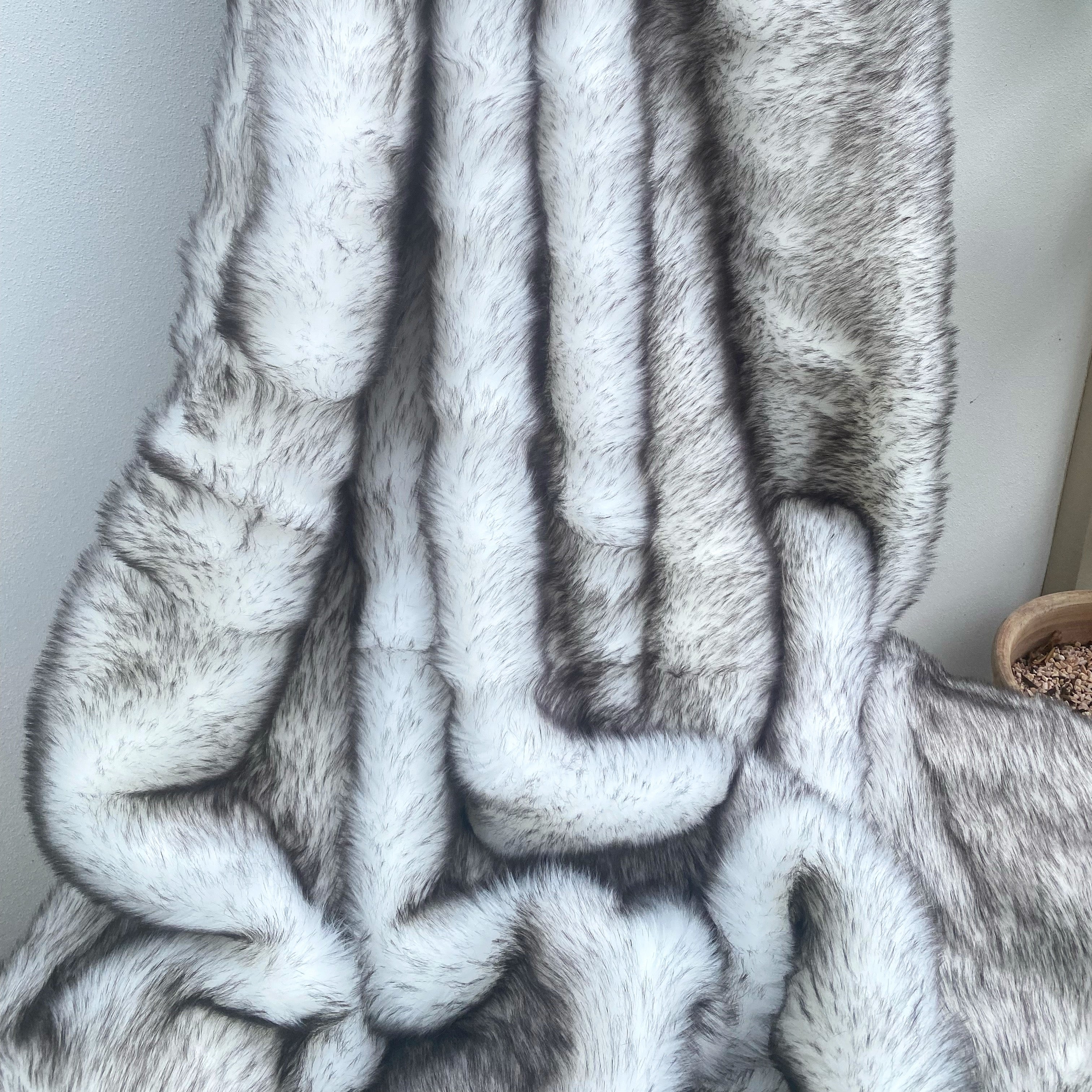 Large White and Black Tipped Faux Fur Throw Blanket | Husky Wolf