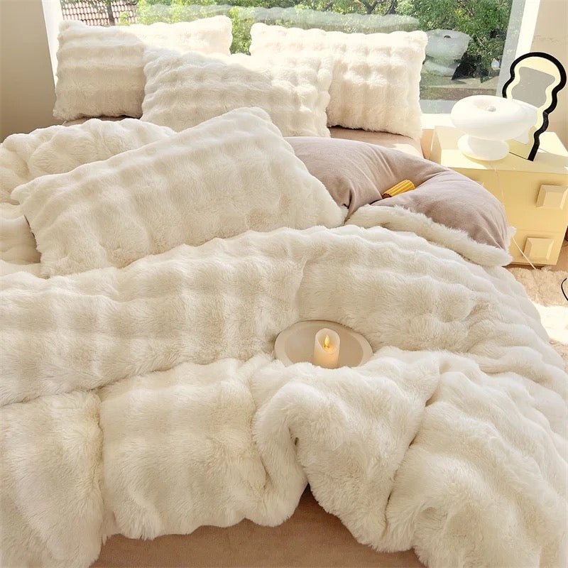 Faux Fur 4 Piece Queen Size Duvet Cover Set | Elysian White