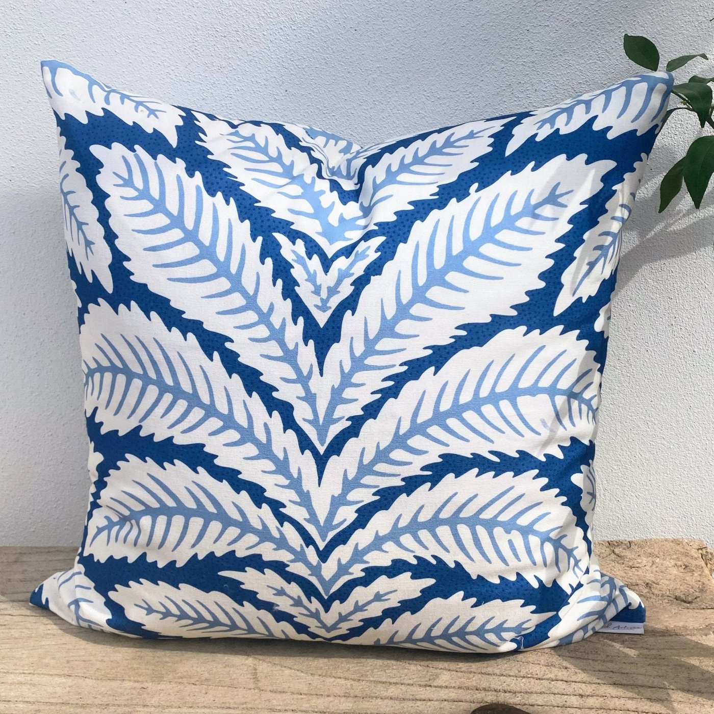 45x45 cm Blue and White Coastal Palm