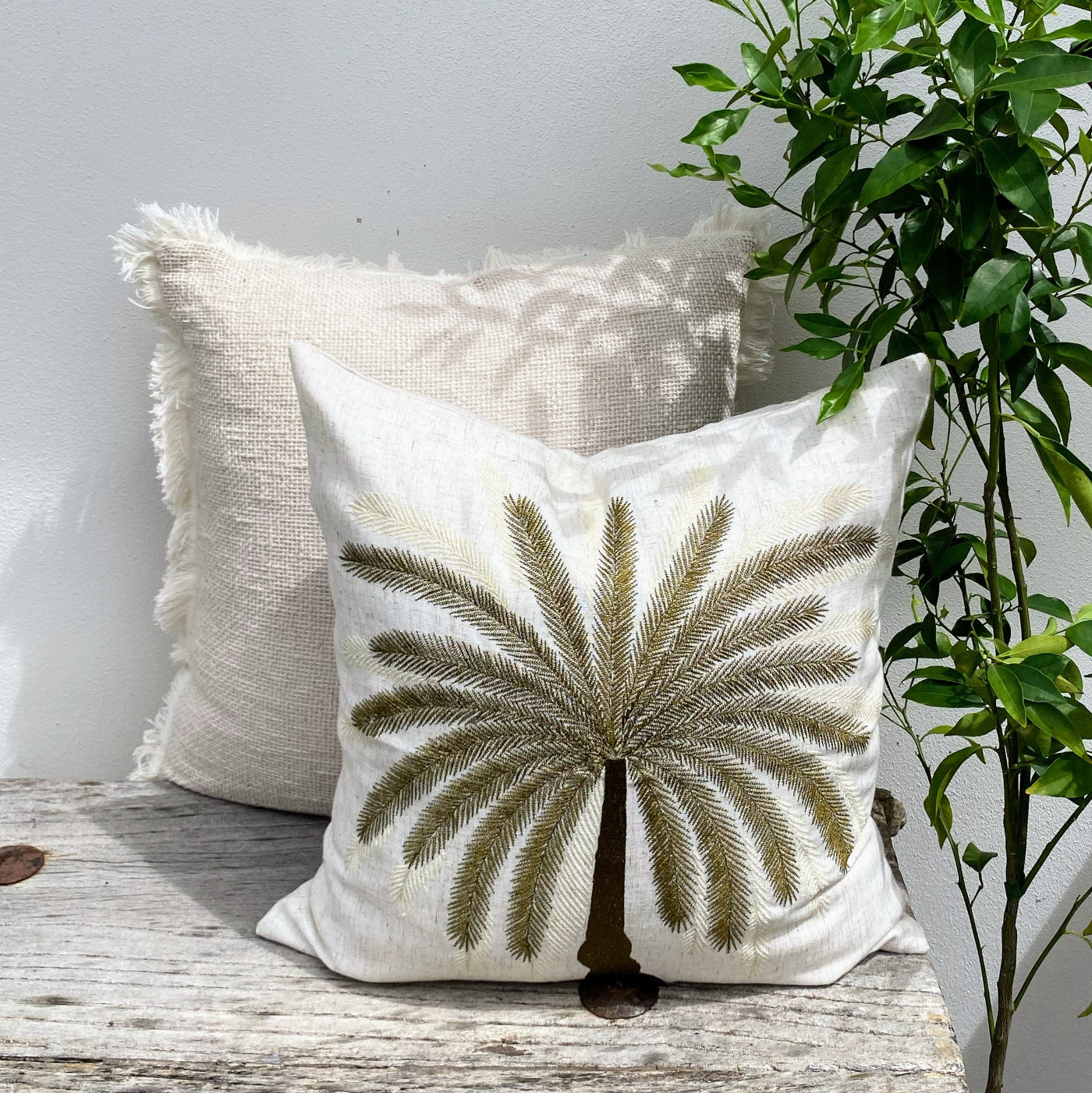 Tropical Cushion Cover for a Serene Ambiance